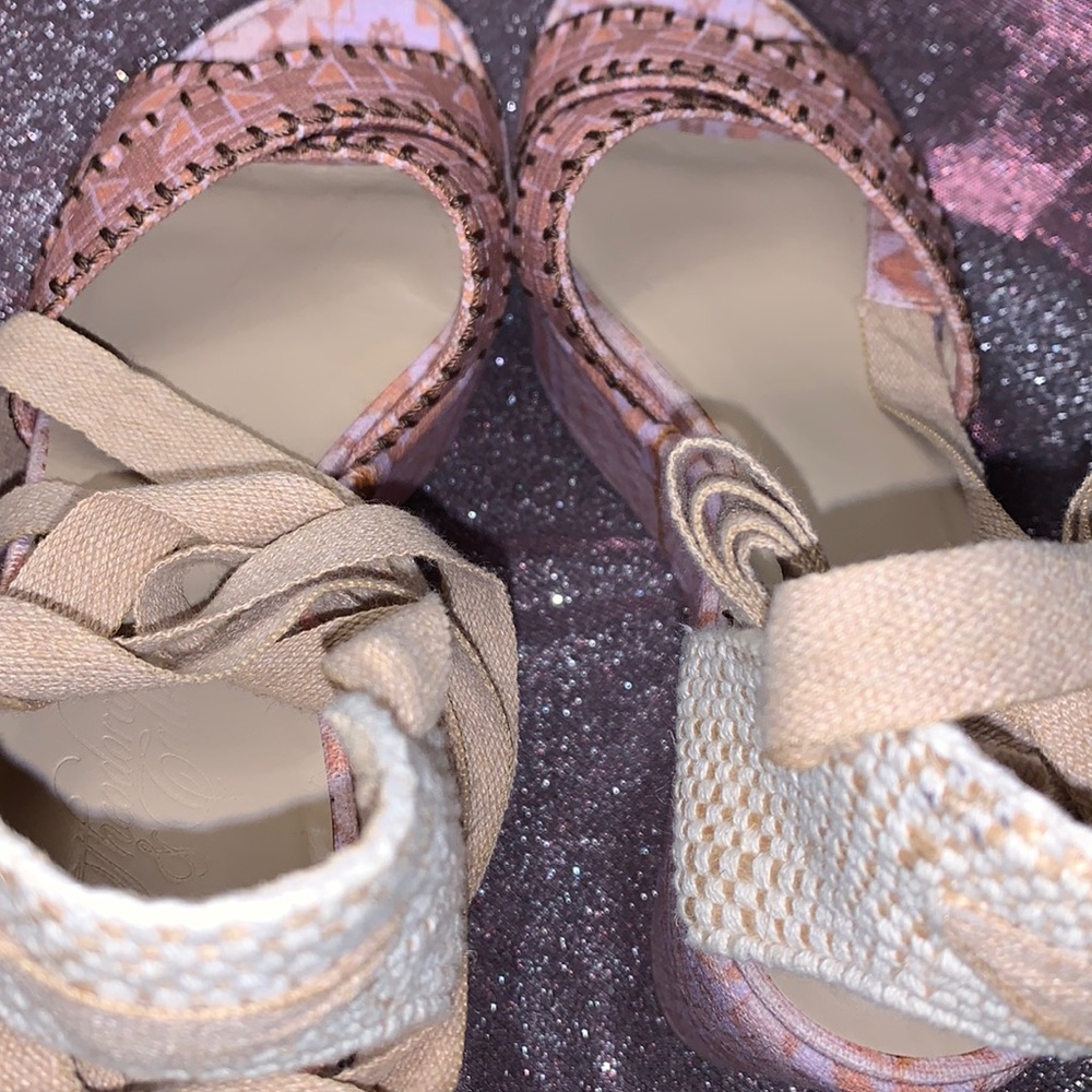 Theodora & Callum By Stuart Weitzman Printed Linen Wedges - Picture 9 of 12